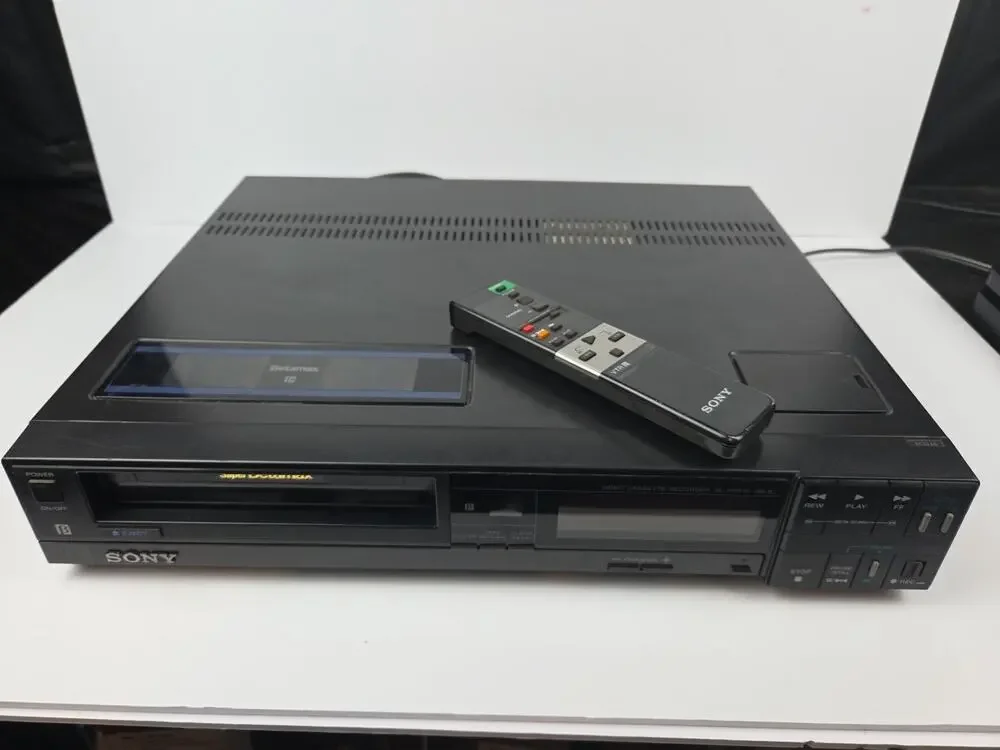 Sony SL-HFR70 Super BetaMax VCR Great looking! Works Great! with OEM Remote!